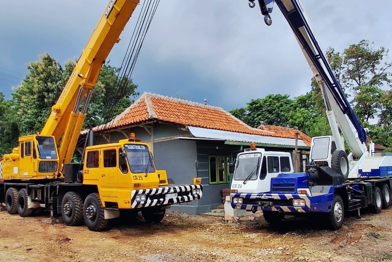 Proyek BSB Semarang Mobile Crane