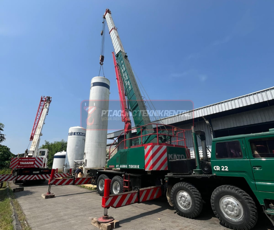 Persiapan teknis pengangkatan beban berat dengan dua unit crane
