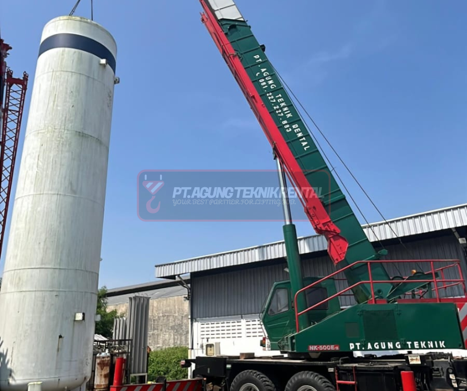 Prosedur lifting presisi tangki gas cair menggunakan kran mobile