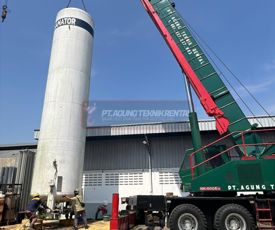Armada kran PT Agung Teknik Rental untuk proyek industri nasional